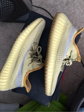 Yeezy V2 “Marsh”